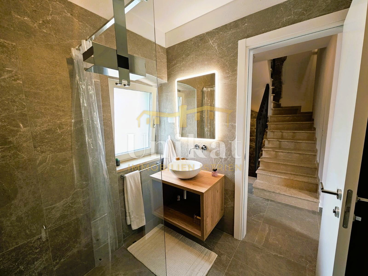 Casa in pietra ristrutturata con piscina e casetta benessere